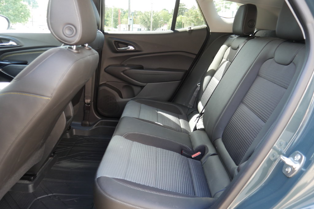Used 2025 Chevrolet Trax LT w/ Driver Confidence Package FWD image 12