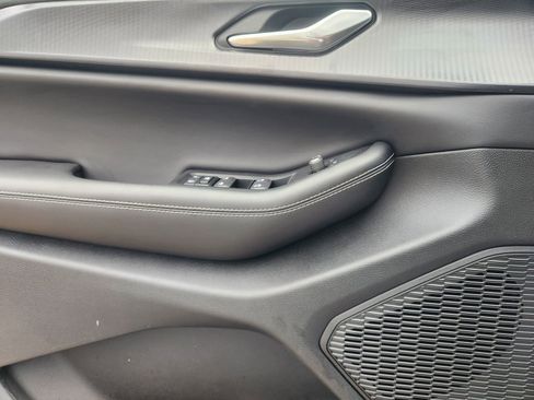 New 2025 Jeep Grand Cherokee Altitude image 18