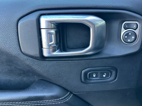 Used 2022 Jeep Wrangler Unlimited Sahara image 13