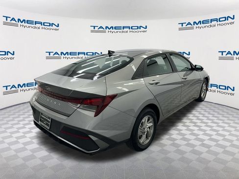 Used 2026 Hyundai Elantra SE w/ Cargo Package FWD image 5