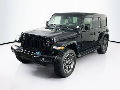 Used 2022 Jeep Wrangler Unlimited Sahara image 3
