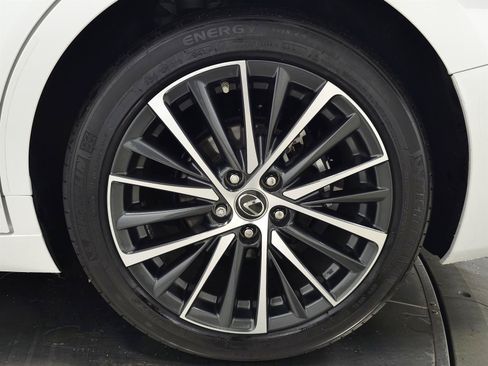 Certified 2025 Lexus ES 300h w/ Premium Package FWD image 12
