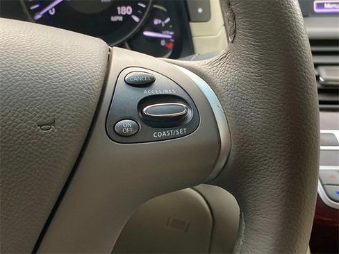 Used 2015 INFINITI Q70 3.7 image 21