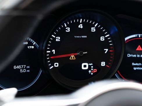 Used 2020 Porsche Cayenne image 23