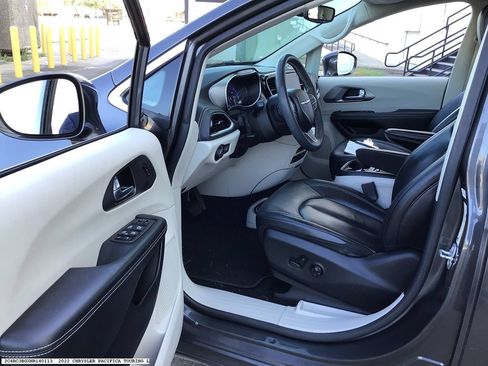 Used 2022 Chrysler Pacifica Touring-L w/ Uconnect Theater Family Group AWD/4WD image 7