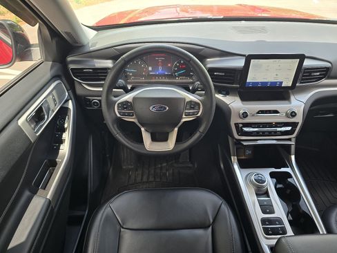 Used 2024 Ford Explorer XLT w/ Equipment Group 202A RWD image 14