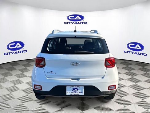 Used 2023 Hyundai Venue SEL image 5