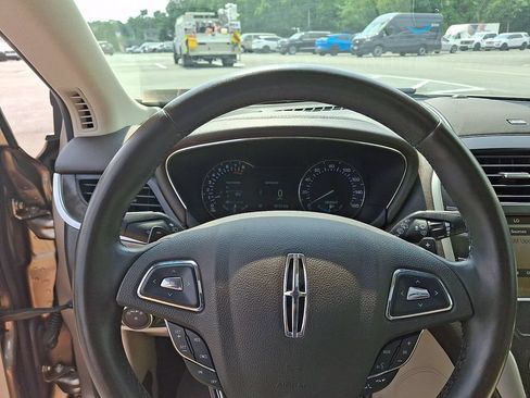 Certified 2019 Lincoln MKC Reserve w/ MKC Climate Package AWD/4WD image 18