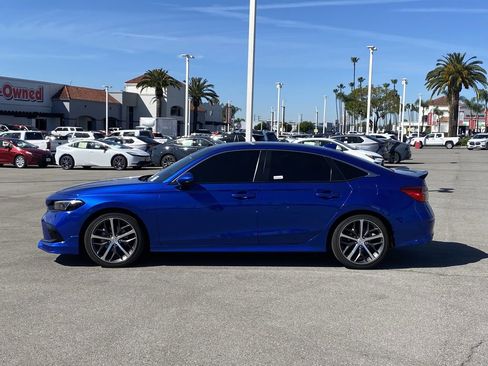 Used 2023 Honda Civic Touring image 2