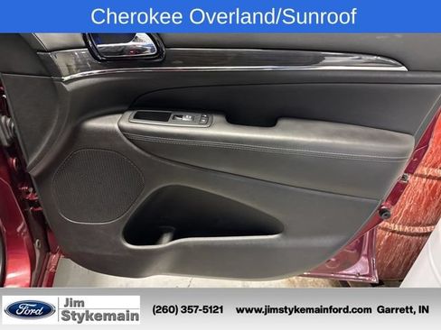 Used 2019 Jeep Grand Cherokee Overland AWD/4WD image 28