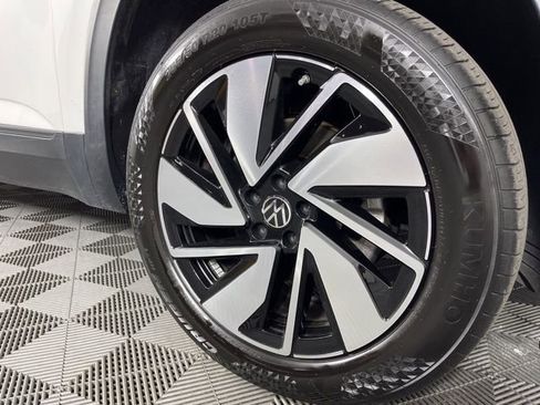 Used 2025 Volkswagen Atlas SE image 14