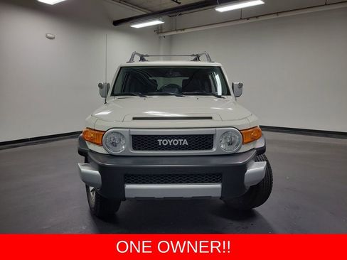 Used 2014 Toyota FJ Cruiser 4WD w/ Upgrade Package image 2