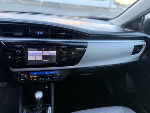 Used 2014 Toyota Corolla LE image 24