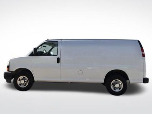Used 2018 Chevrolet Express 2500 Work Van image 5