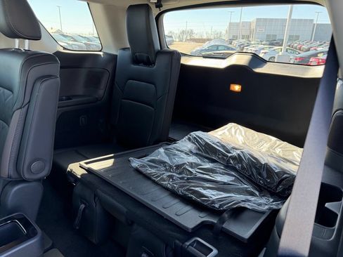 New 2026 Nissan Pathfinder Platinum FWD image 16