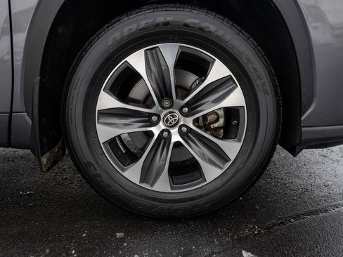 Used 2022 Toyota Highlander XLE image 11