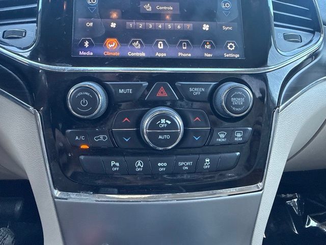 Used 2019 Jeep Grand Cherokee Limited AWD/4WD image 19