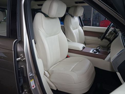 Used 2023 Land Rover Range Rover Autobiography image 4