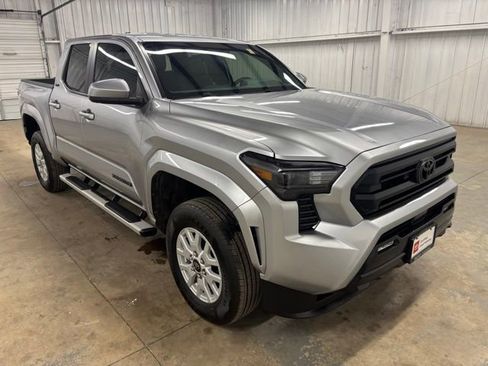Certified 2025 Toyota Tacoma SR5 AWD/4WD image 1