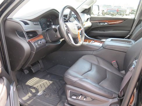 Used 2016 Cadillac Escalade Luxury image 9