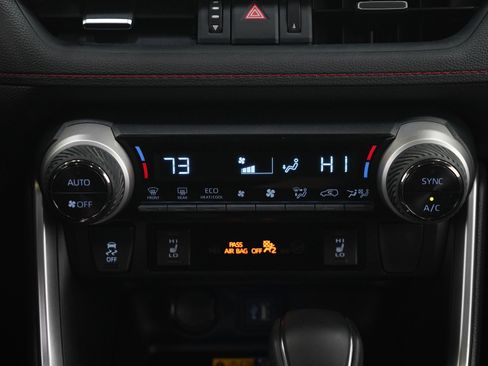 Used 2025 Toyota RAV4 XSE w/ Weather Package AWD/4WD image 19