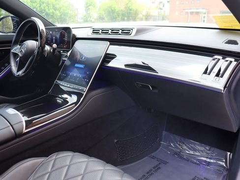 Used 2023 Mercedes-Benz S 580e 4MATIC Sedan w/ Warmth & Comfort Package image 21