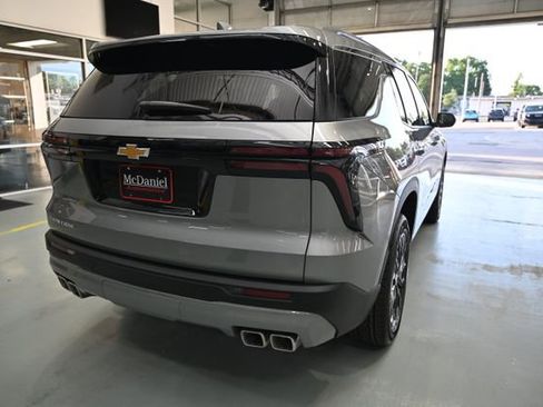 New 2026 Chevrolet Traverse LT w/ Sun and Wheel Package FWD image 5