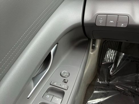 Used 2023 Hyundai Elantra SEL image 21
