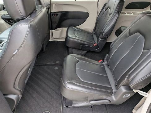 Certified 2024 Chrysler Pacifica Touring-L image 23