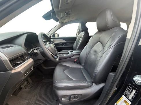 Used 2024 Toyota Grand Highlander Limited image 16