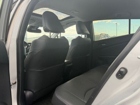 Used 2019 Toyota Prius Limited w/ Premium Convenience Package FWD image 6