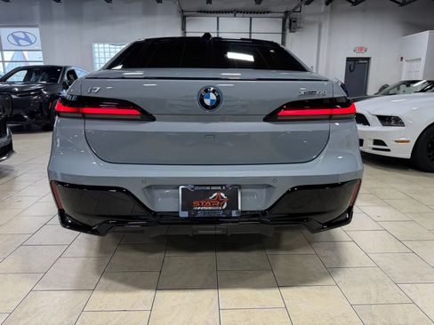 Used 2023 BMW i7 xDrive60 AWD/4WD image 5