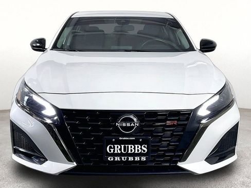 Used 2023 Nissan Altima 2.5 SR FWD image 4