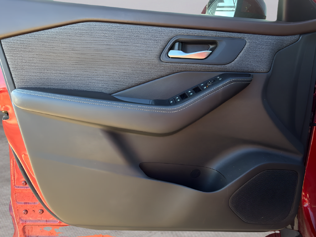Used 2021 Nissan Rogue SV FWD image 14