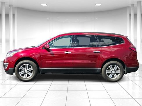 Used 2017 Chevrolet Traverse LT FWD image 2