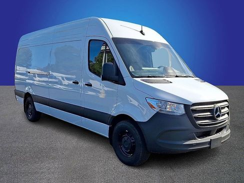 Used 2025 Mercedes-Benz Sprinter 2500 image 3