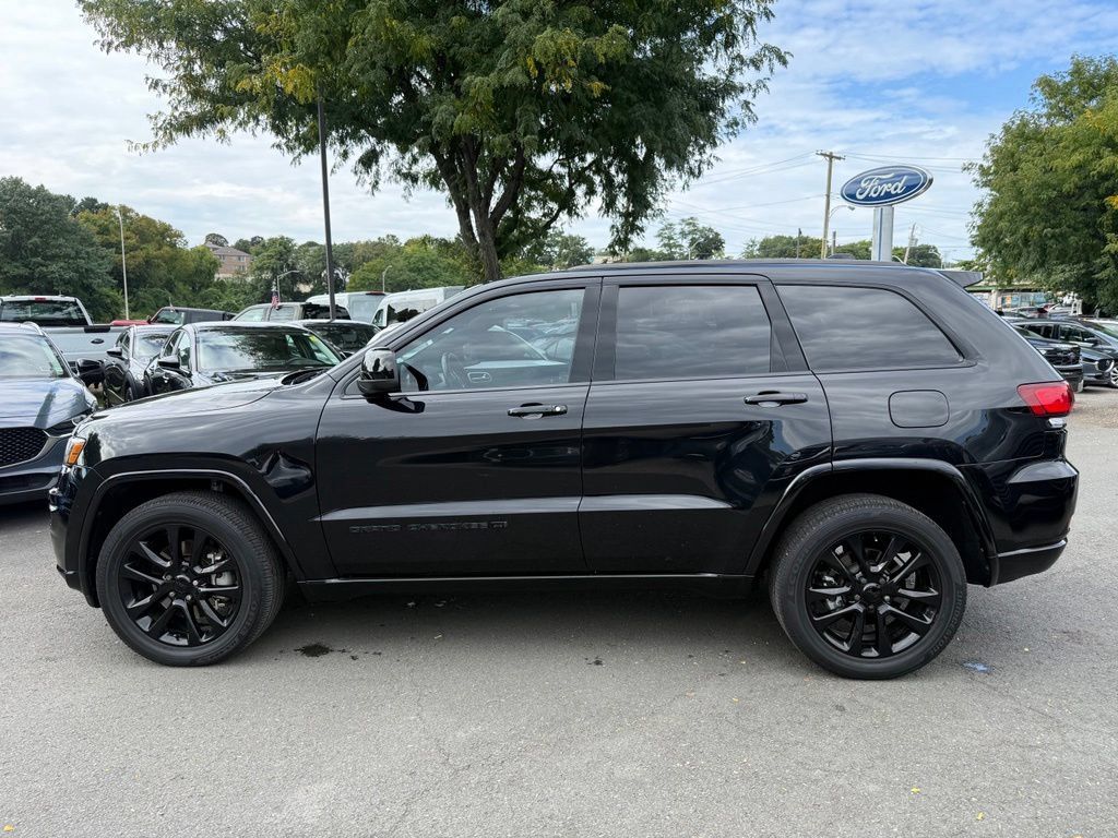 Used 2022 Jeep Grand Cherokee Laredo X AWD/4WD image 11