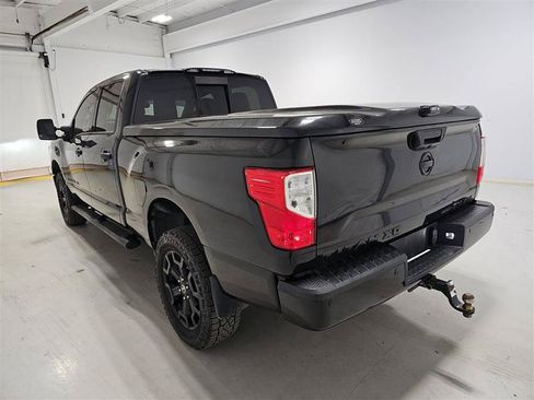Used 2019 Nissan Titan SV w/ SV Convenience Package AWD/4WD image 4