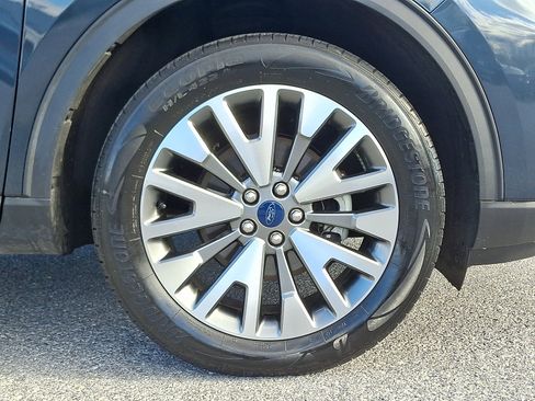 Used 2022 Ford Escape Titanium w/ Class II Trailer Tow Package image 8