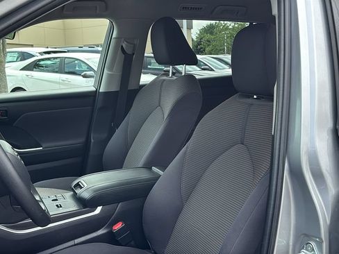 Used 2023 Toyota Highlander L FWD image 10