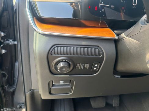 Used 2024 Jeep Grand Wagoneer Series III AWD/4WD image 47