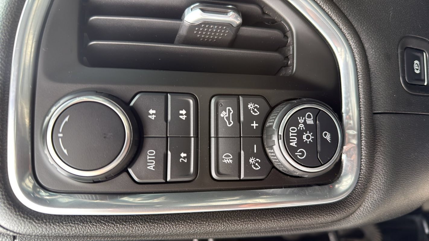 Used 2019 Chevrolet Silverado 1500 LTZ AWD/4WD image 13