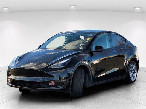 Used 2024 Tesla Model Y Long Range image 8