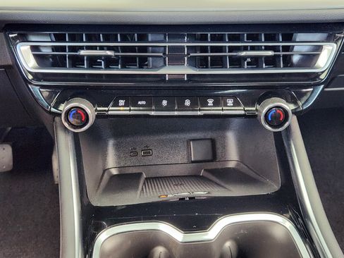 Certified 2025 Chevrolet Traverse LT FWD image 20