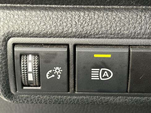 Used 2024 Toyota Corolla LE FWD image 8
