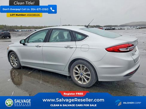 Used 2017 Ford Fusion SE FWD image 3