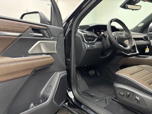 New 2026 GMC Acadia Denali Ultimate w/ LPO, Floor Liner Package AWD/4WD image 19