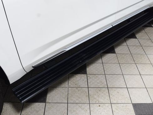 Used 2023 Cadillac Escalade ESV Premium Luxury Platinum w/ Heavy-Duty Trailer Package image 30