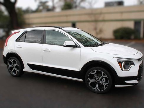 New 2025 Kia Niro EX image 3