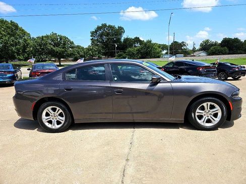 Used 2021 Dodge Charger SXT w/ Leather Interior Group image 3